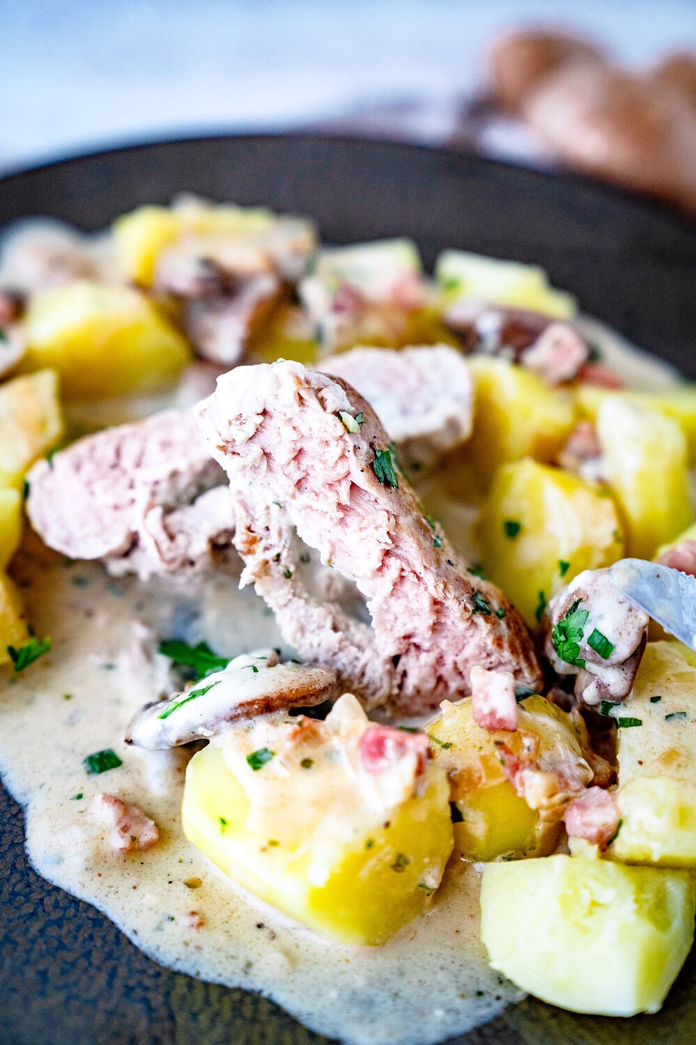 Stuffed fillet in cream cheese sauce