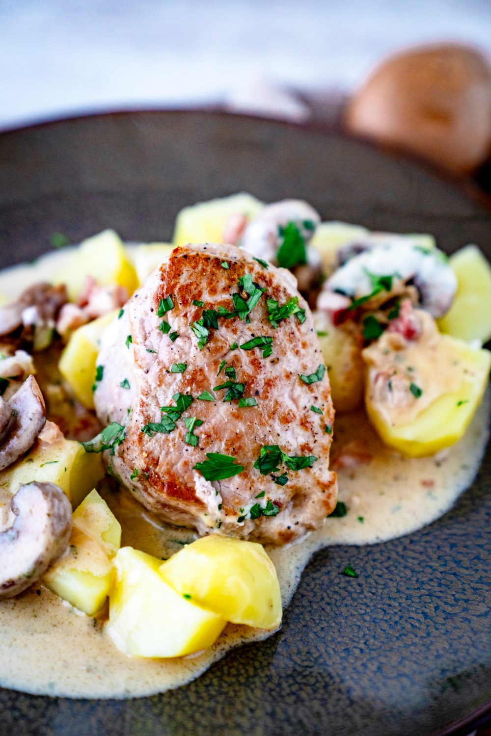 Stuffed fillet in cream cheese sauce