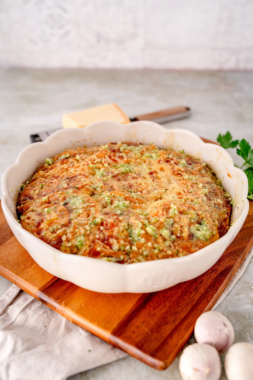 Käse-Knoblauch-Schnecken in runder Backform