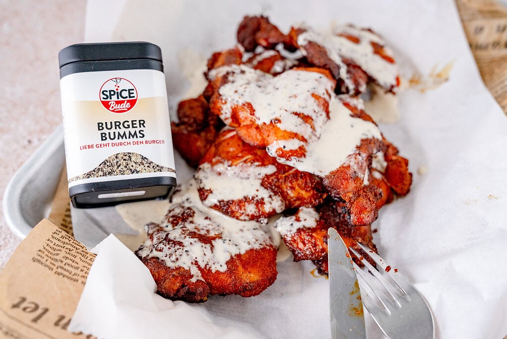 A can of Burger Bumms from the Spicebude with smoked chicken and Alabama White Sauce