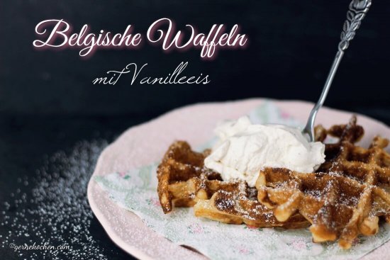 Belgische Waffeln mit Vanilleeis