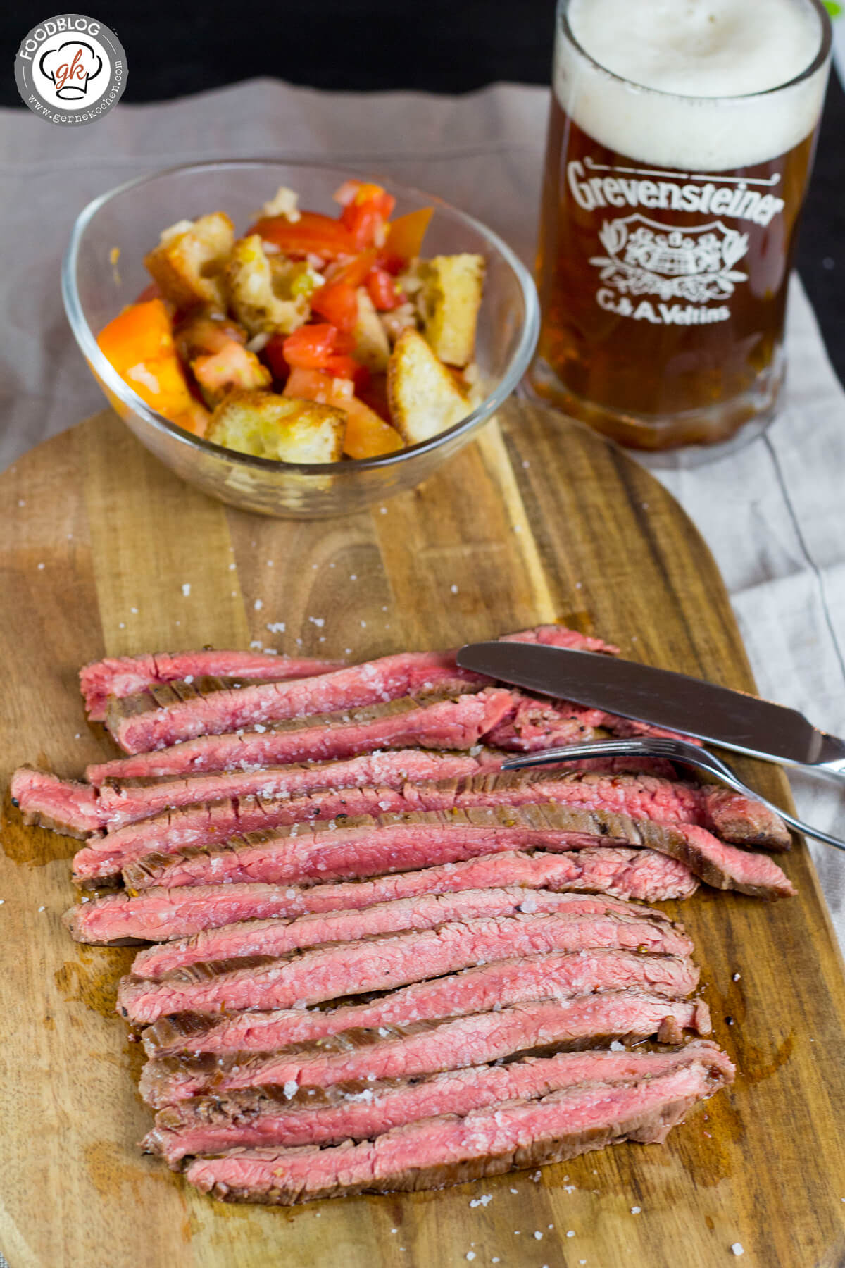 Flank Steak vom irischen Hereford Rind mit Tomaten-Brot-Salat