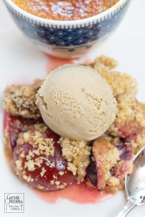Rezept: Maronen-Honig-Eiscreme mit Zwetschgencrumble