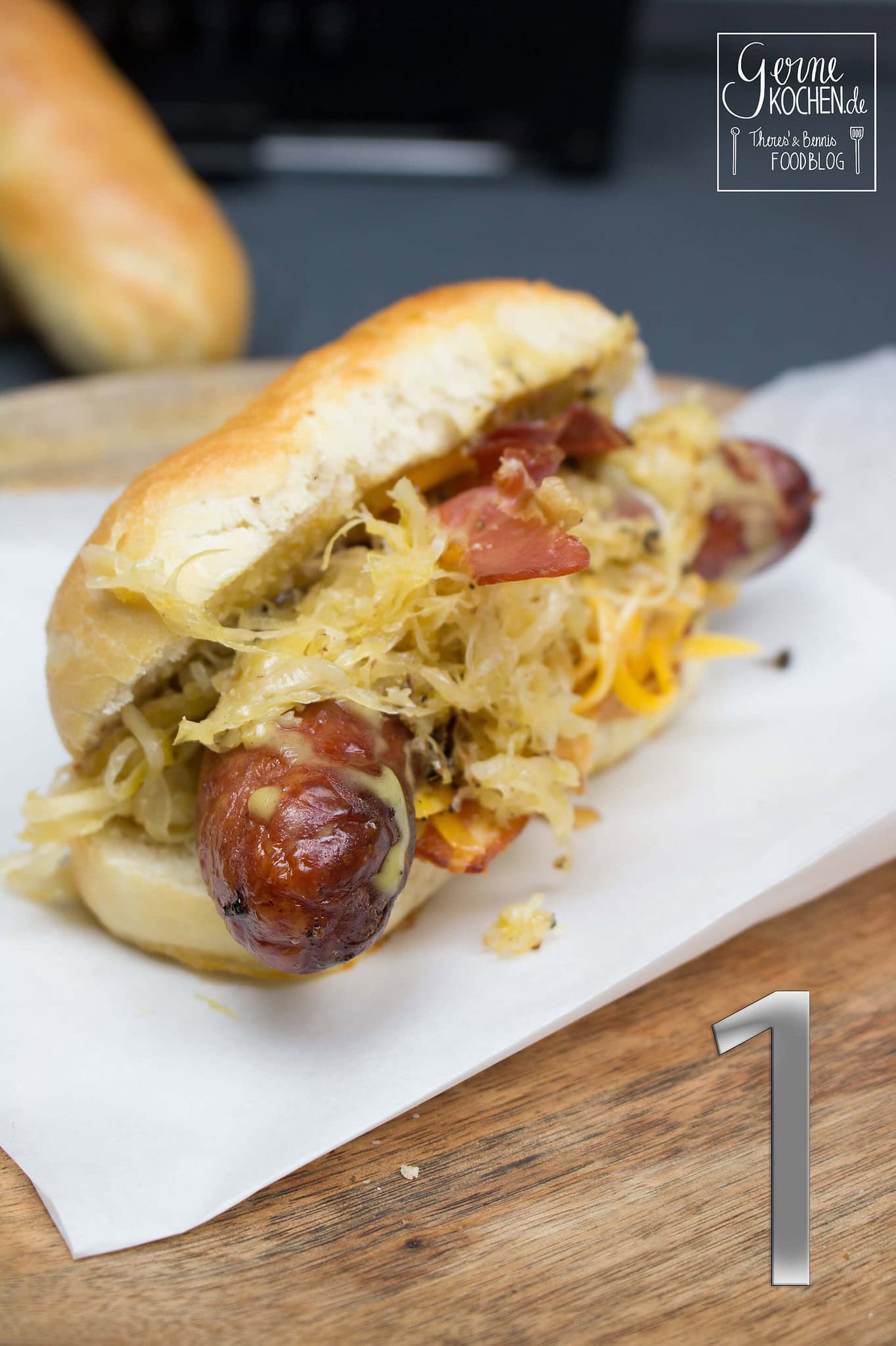 Rezept Hot Dog mit karamellisiertem Sauerkraut Gernekochen