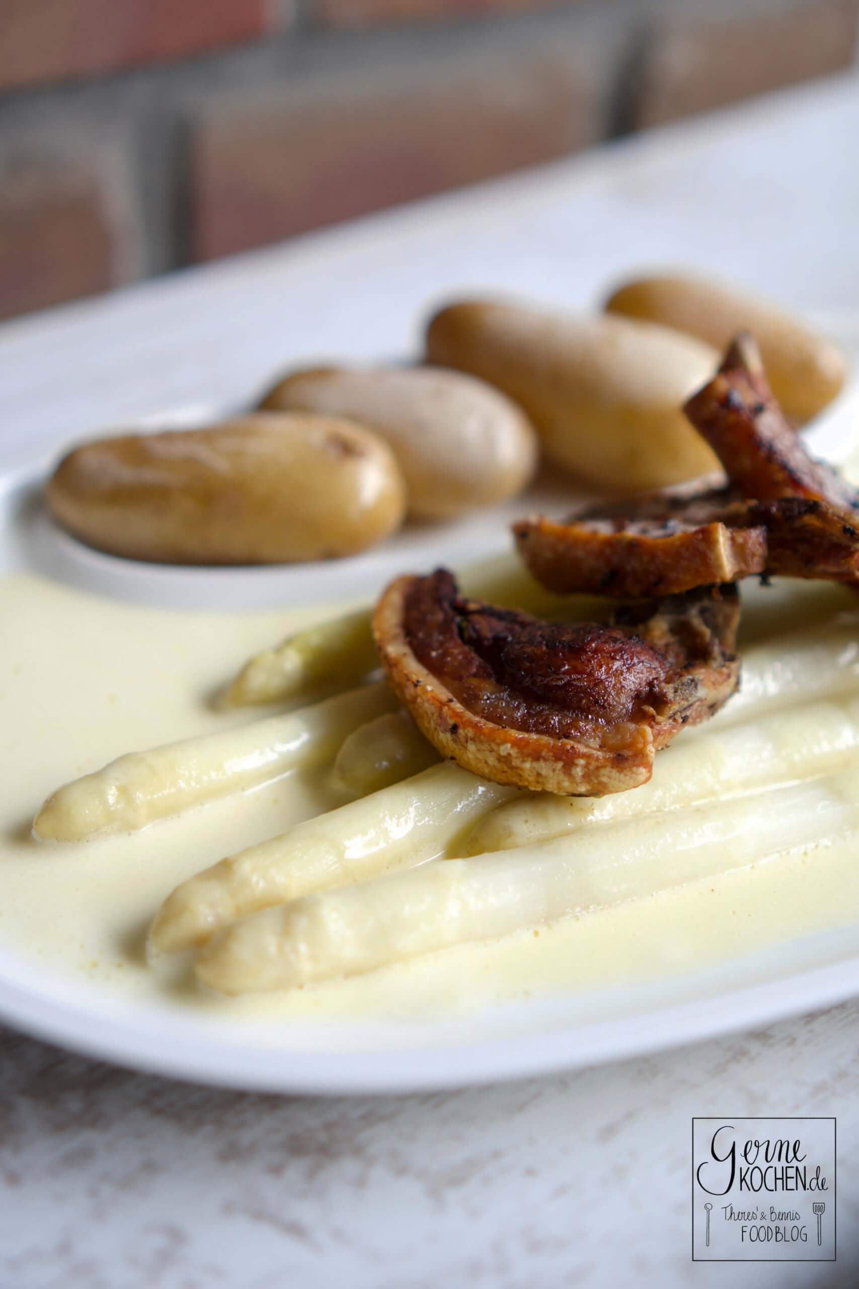 Spargel (sous vide) mit Frühkartoffeln und Spanferkelkoteletts