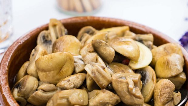 Eingelegte Champignons