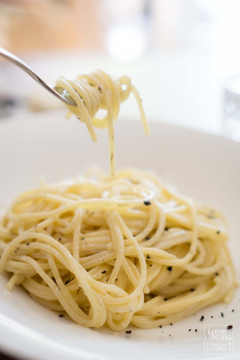 Spaghetti Cacio e pepe – Spaghetti mit Käse und Pfeffer nach Gernekochen
