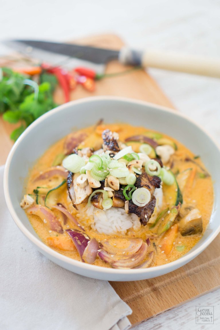 Rotes Thai Curry mit Hähnchenfleisch