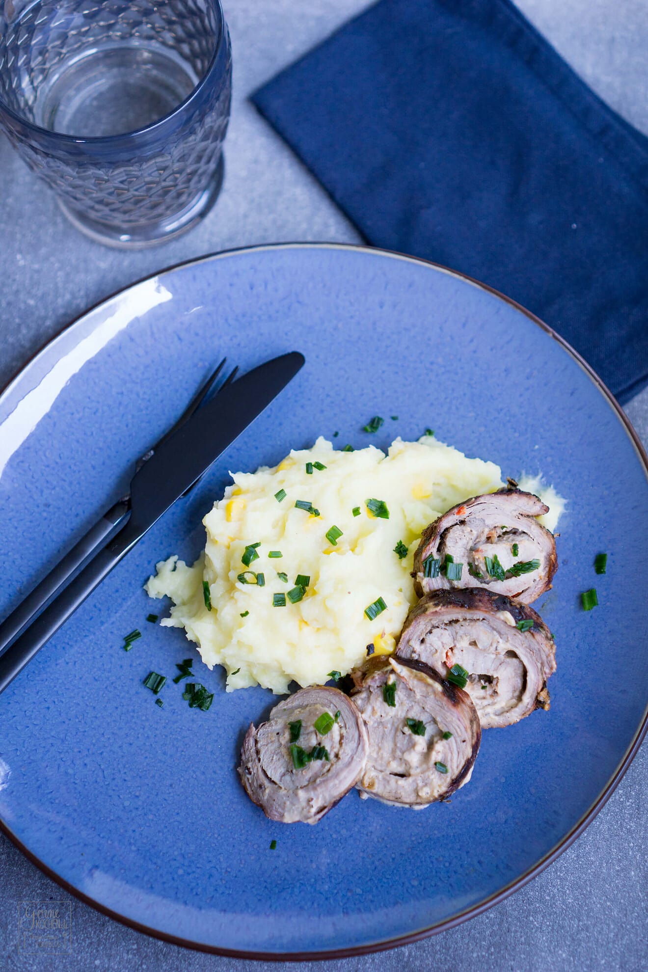 Rezept: Kalbsröllchen mit Dattel-Bacon-Füllung - Gernekochen.de