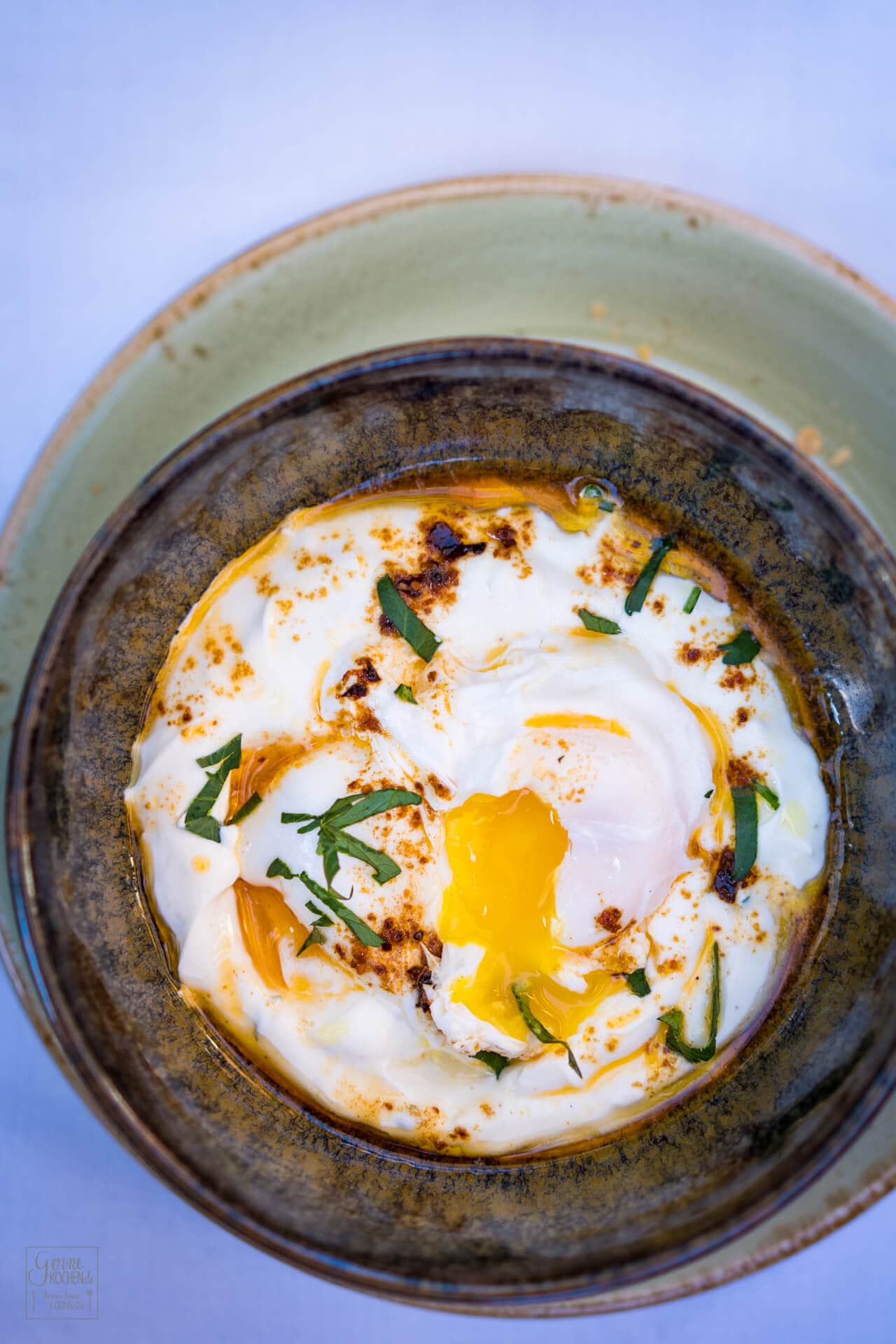 Rezept: Cilbir - Türkische Eier zum Frühstück - gernekochen.de