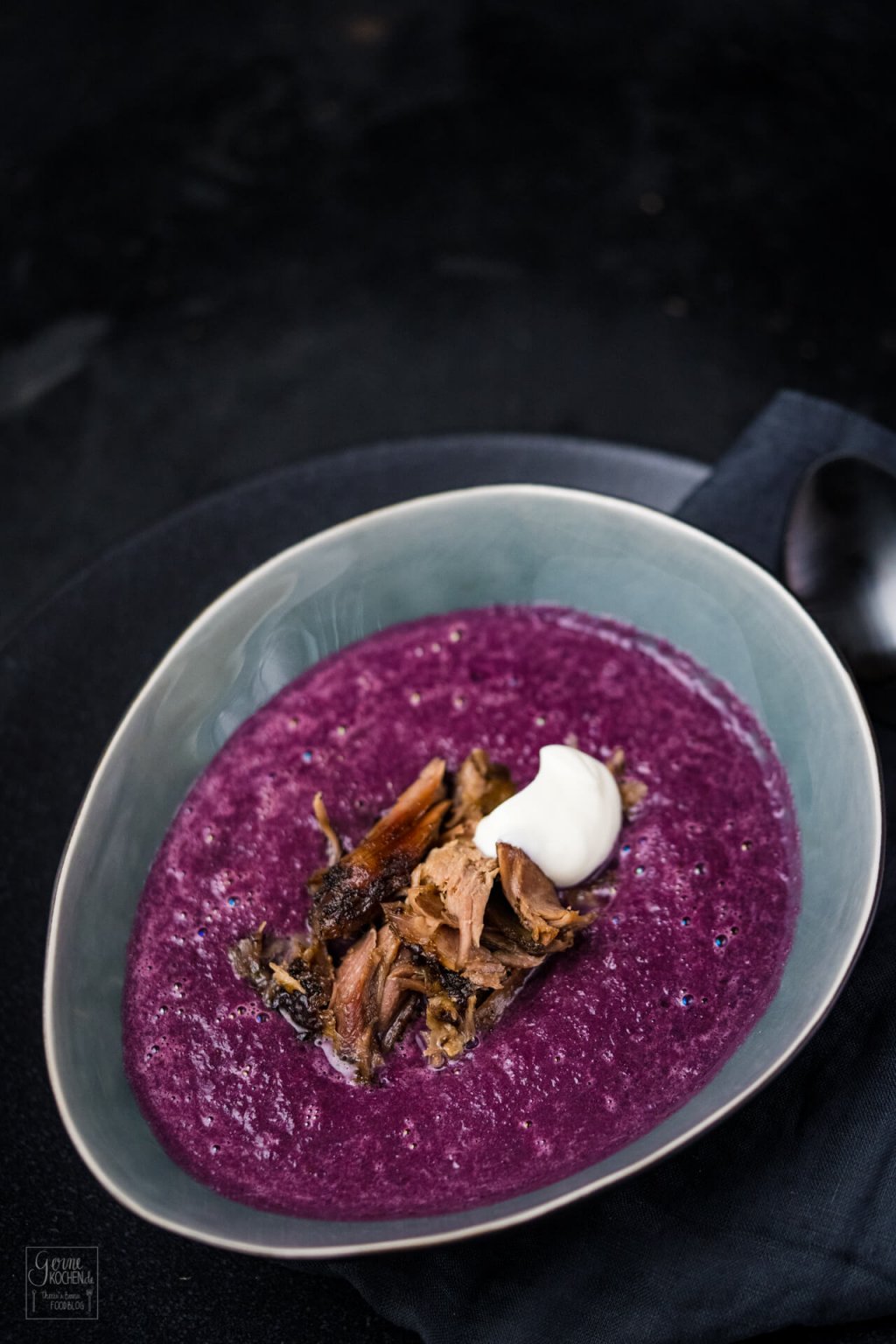 Rotkohlsuppe mit confierter Gänsekeule - Unser Rezept Rotkohlsuppe mit confierter Gänsekeule - Unser Rezept