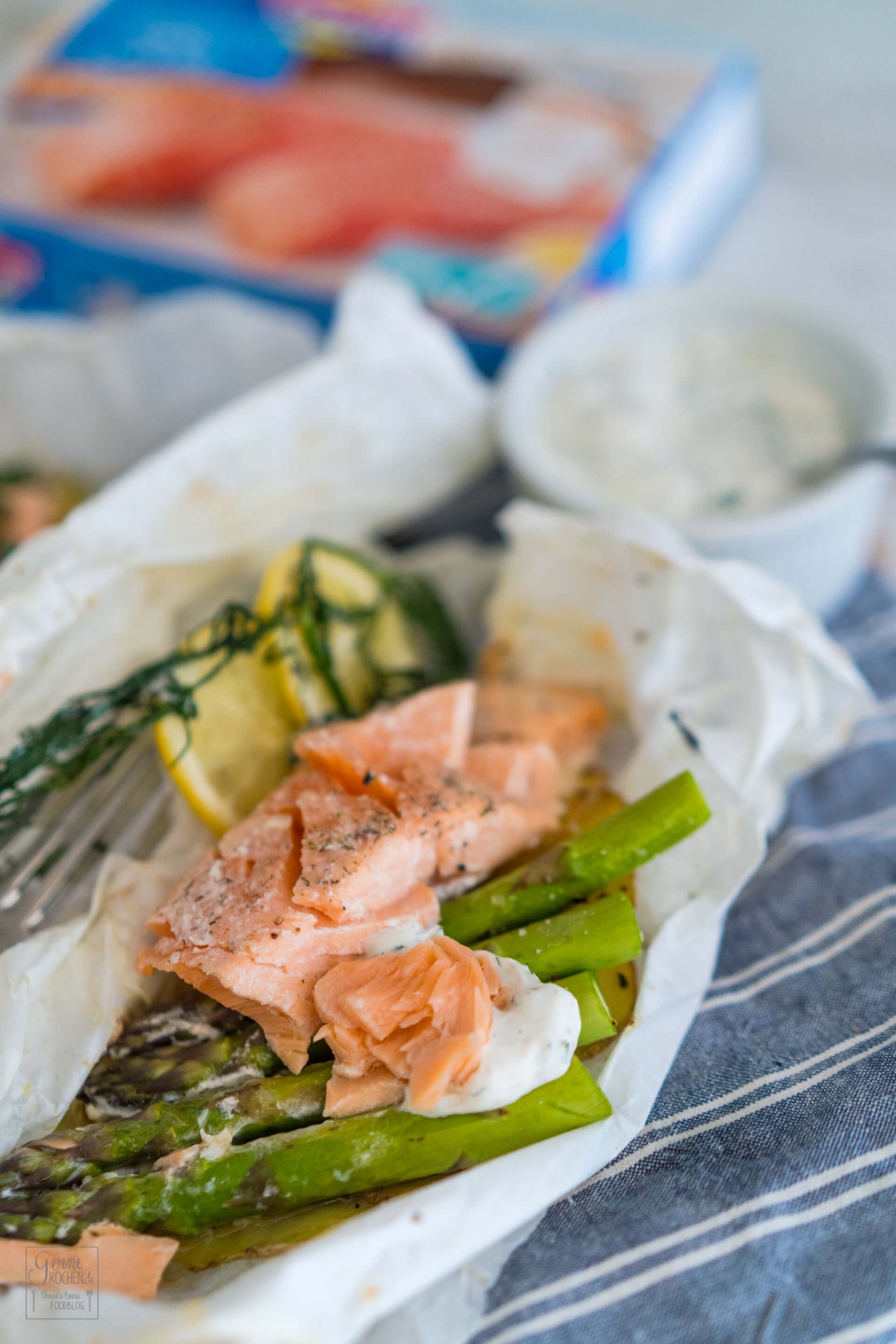 Lachspäckchen mit grünem Spargel - Escal Seafood - Rezept von ...