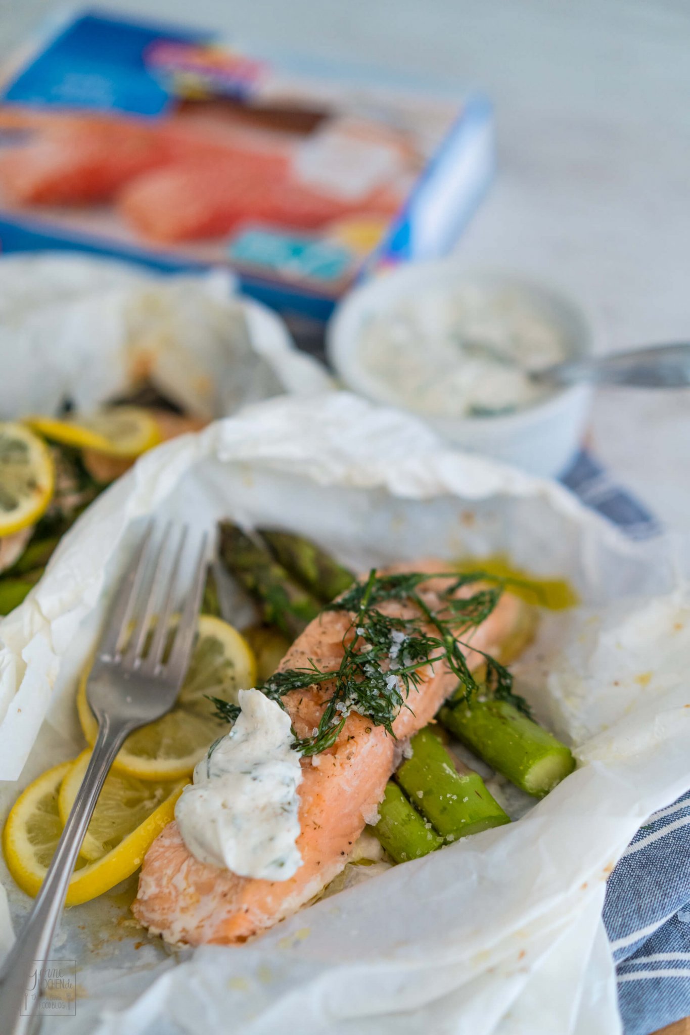 Lachspäckchen mit grünem Spargel - Escal Seafood - Rezept von ...