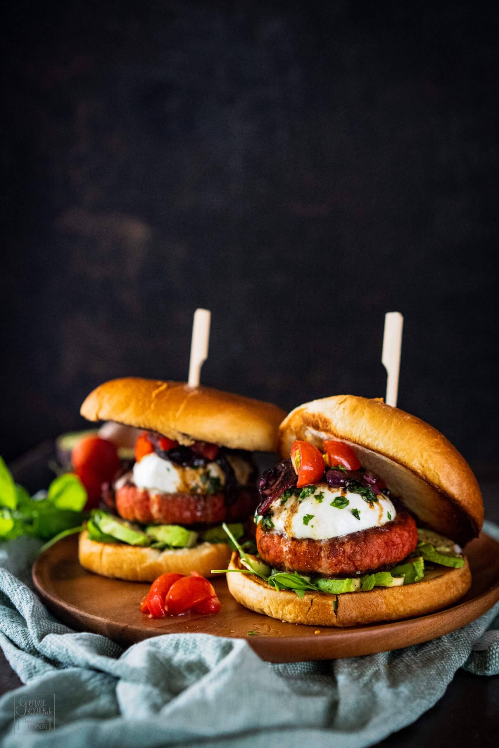 Caprese-Burger – Tomate, Basilikum und Büffelmozzarella