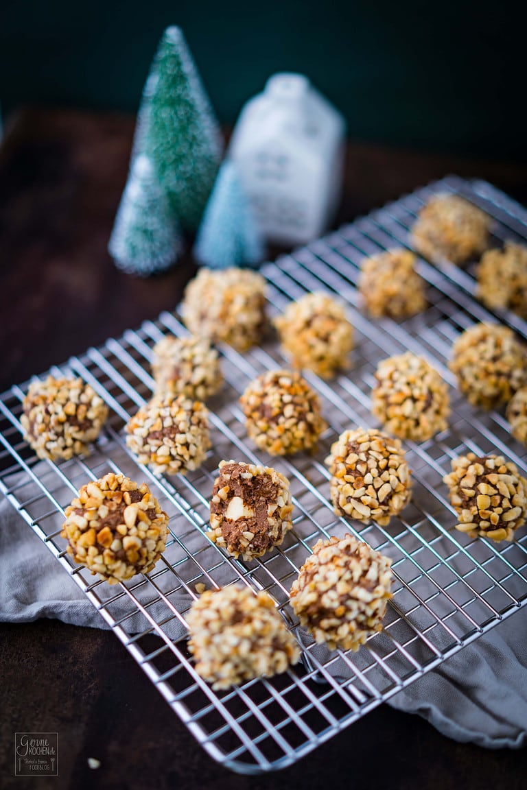 Nuss-Nougat-Pralinen - ganz einfach gemacht - Unser Rezept Nuss-Nougat-Pralinen - ganz einfach gemacht - Unser Rezept