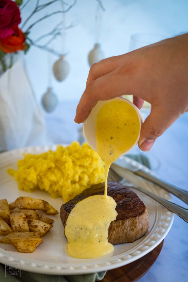 Wagyu Steak mit Safran-Kartoffelstampf, lauwarmen Spargelsalat und Trüffel-Hollandaise