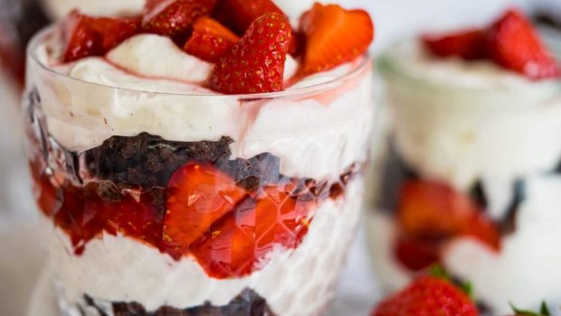 Erdbeer-brownie-tiramisu