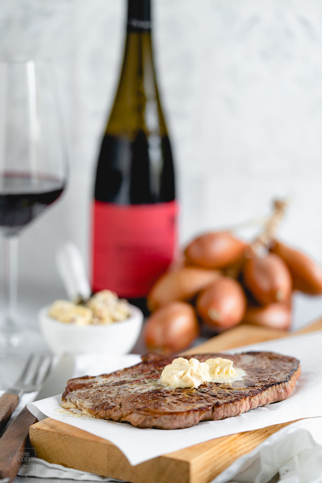 Rezept: Hüftsteak mit Salami-Schalotten-Butter