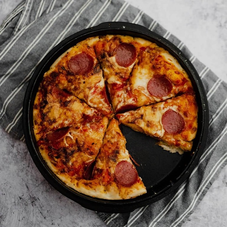 Pan Pizza amerikanische Pizza Rezept von Gernekochen.de