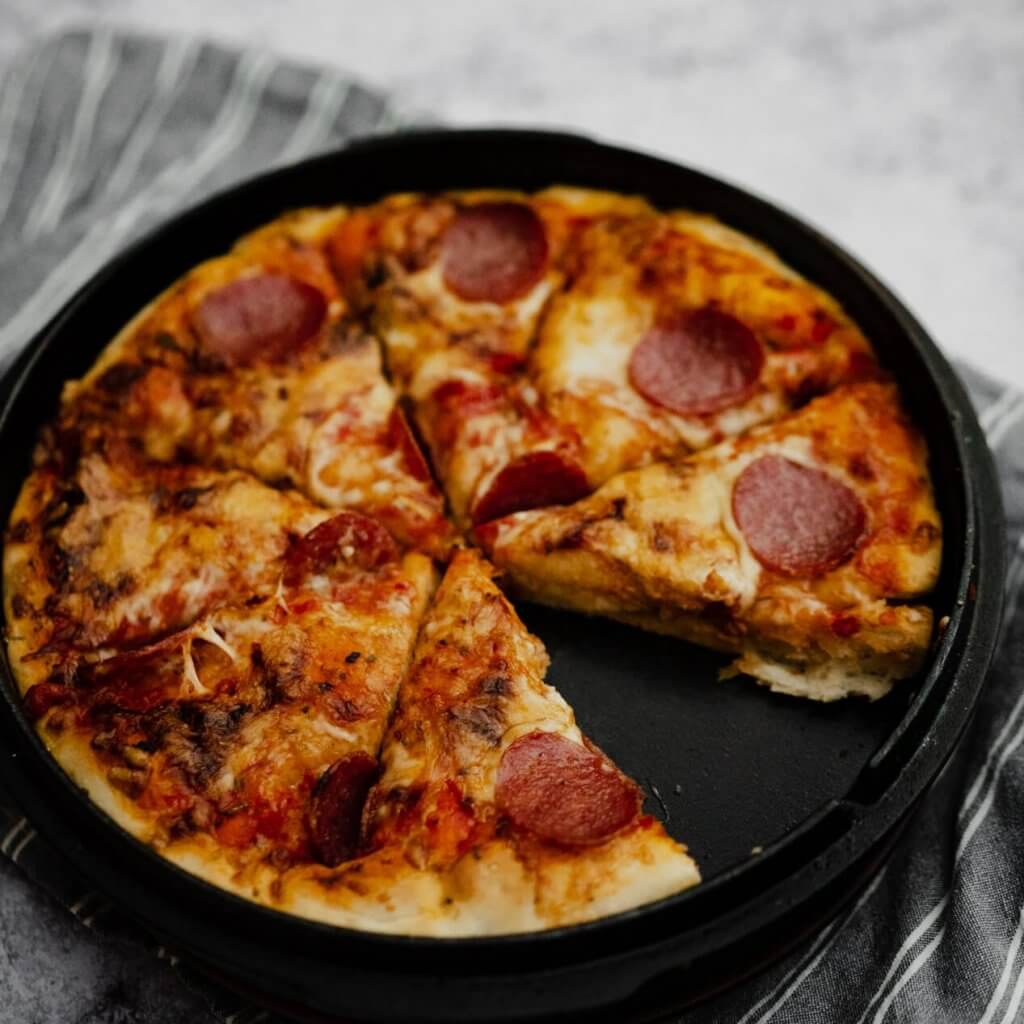Pan Pizza - amerikanische Pizza - Rezept von Gernekochen.de