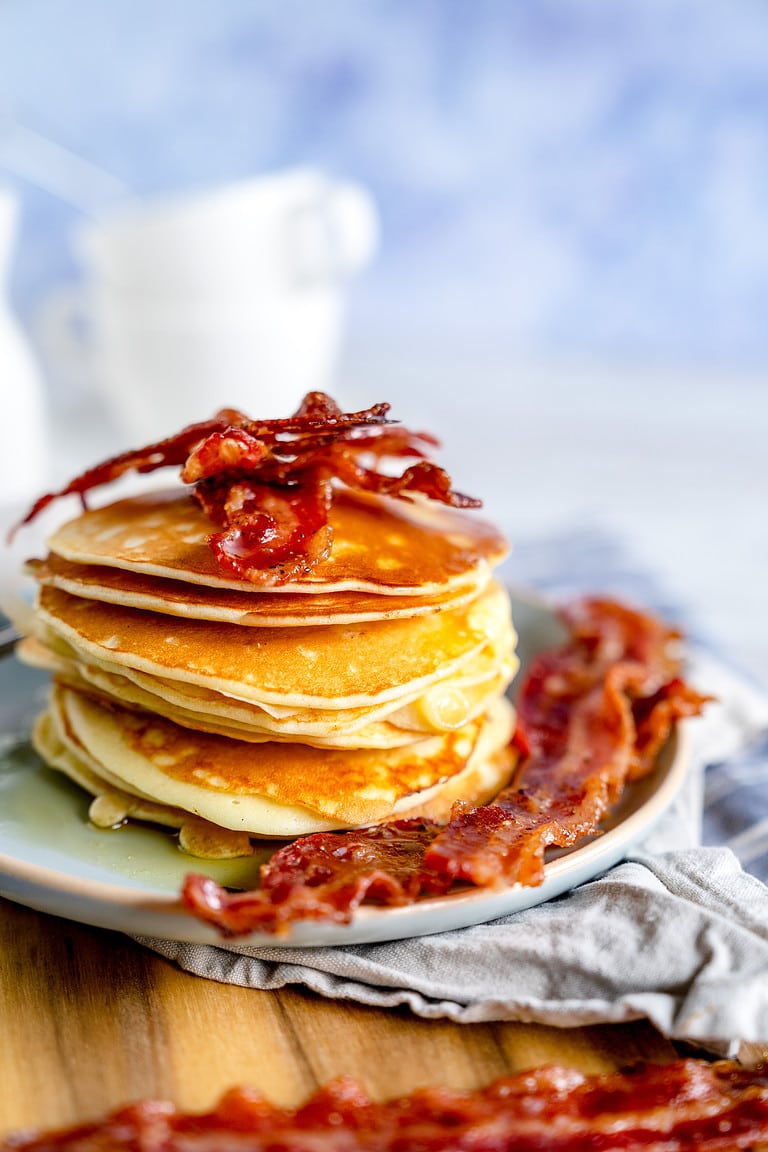 Buttermilchpancakes mit Candy Bacon