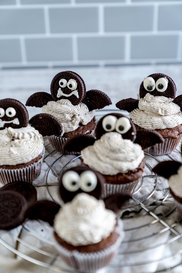 Oreo Cupcakes: Fledermaus zu Halloween
