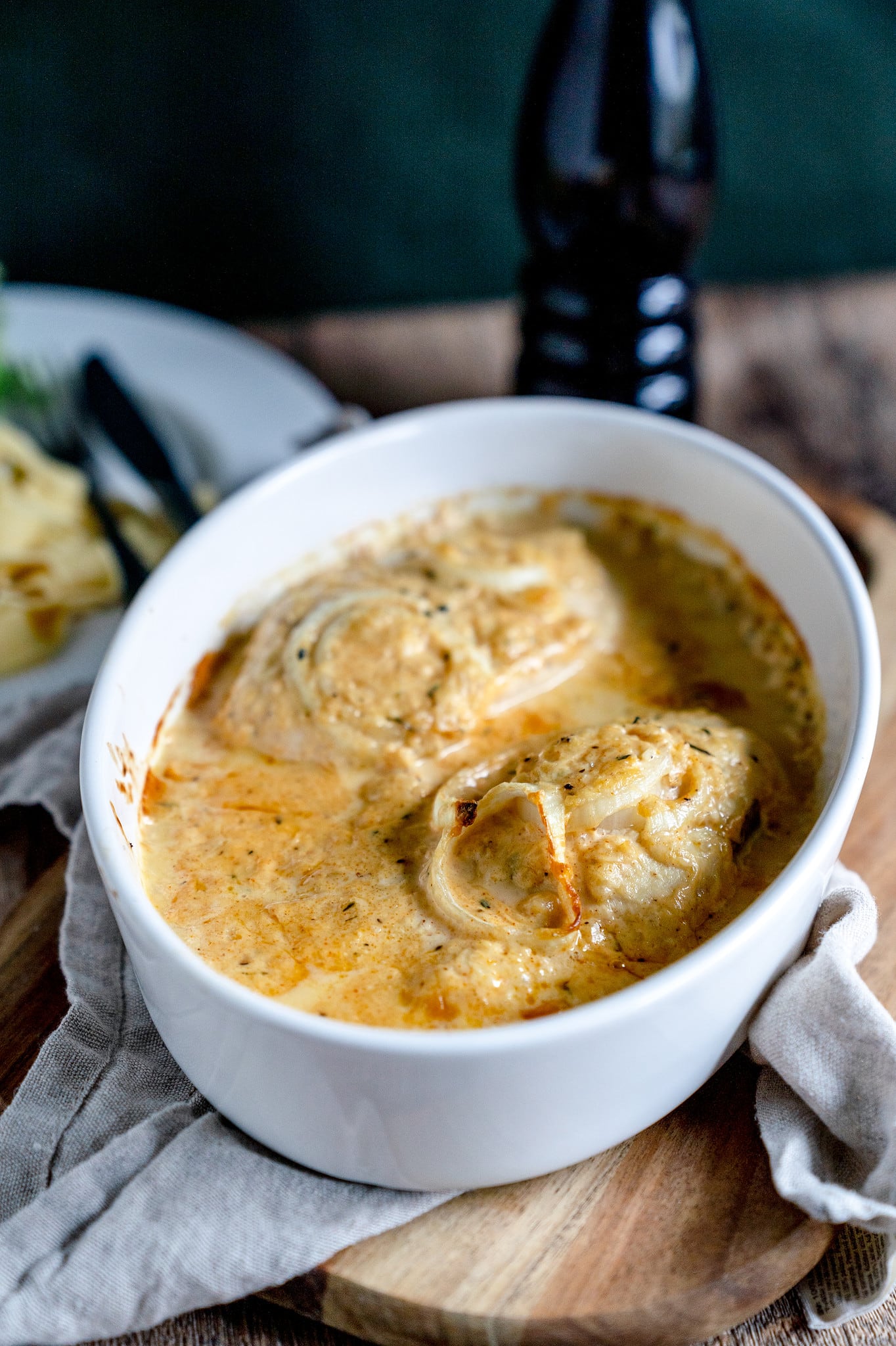 Zwiebel-Sahne-Hähnchen - Rezept von Gernekochen.de Zwiebel-Sahne-Hähnchen - Rezept von Gernekochen.de