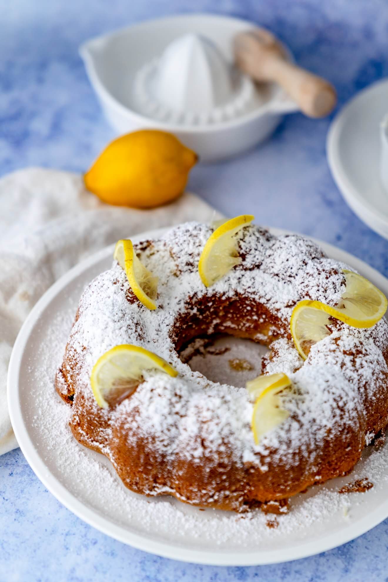 Zitronenrührkuchen: saftig und lecker - Gernekochen.de Zitronenrührkuchen: saftig und lecker - Gernekochen.de