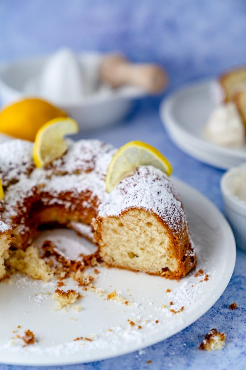 Zitronenrührkuchen: saftig und lecker - Gernekochen.de Zitronenrührkuchen: saftig und lecker - Gernekochen.de
