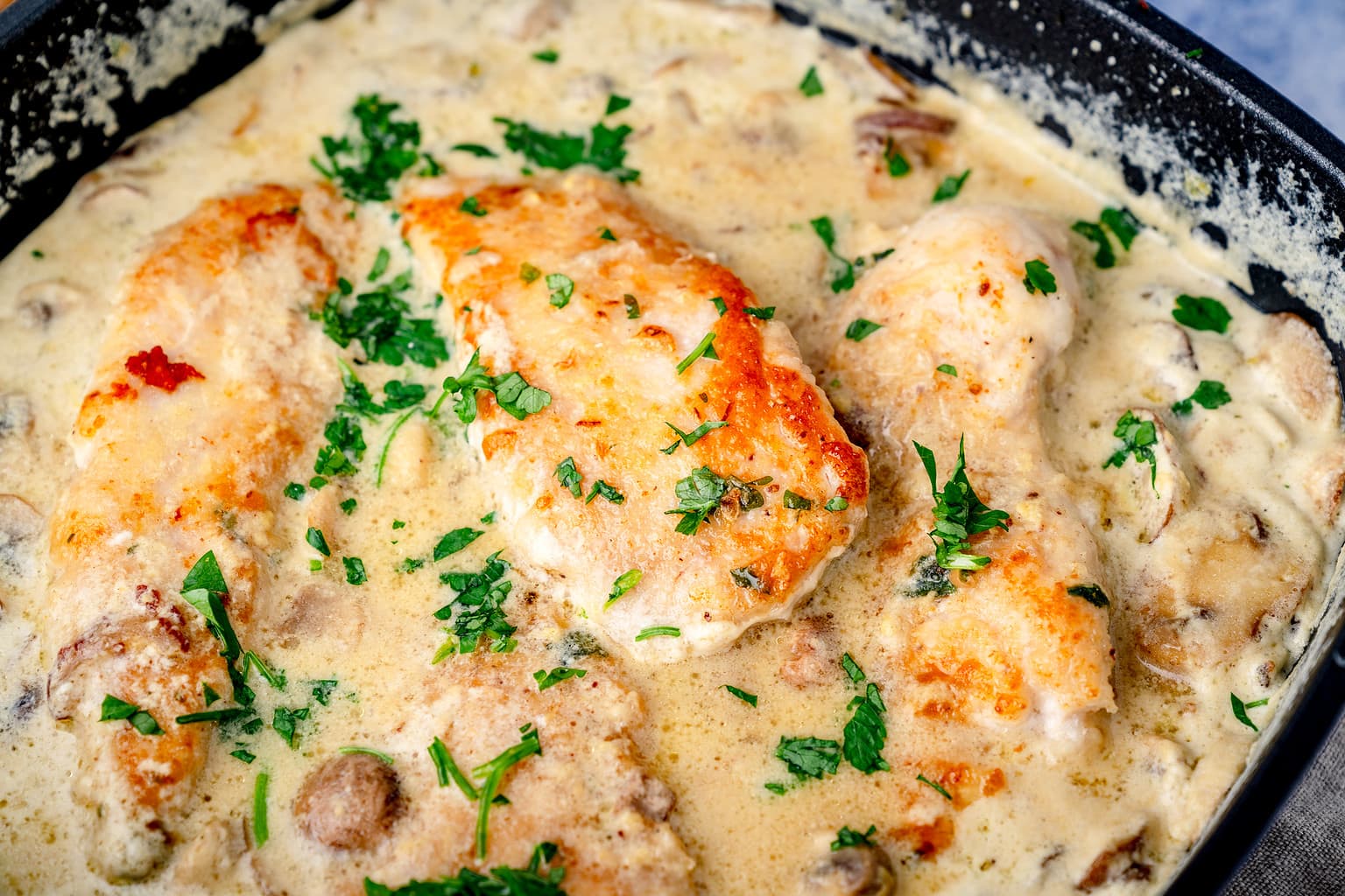 Pilz-Sahne-Hähnchen - Rezept von Gernekochen.de