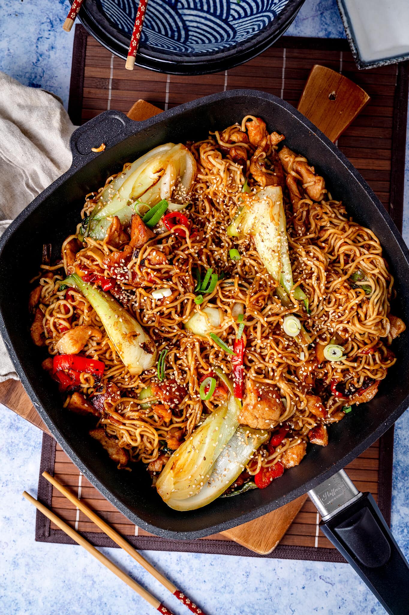 Gebratene Nudeln mit Hähnchen - Rezept vom Asia Imbiss Gebratene Nudeln mit Hähnchen - Rezept vom Asia Imbiss