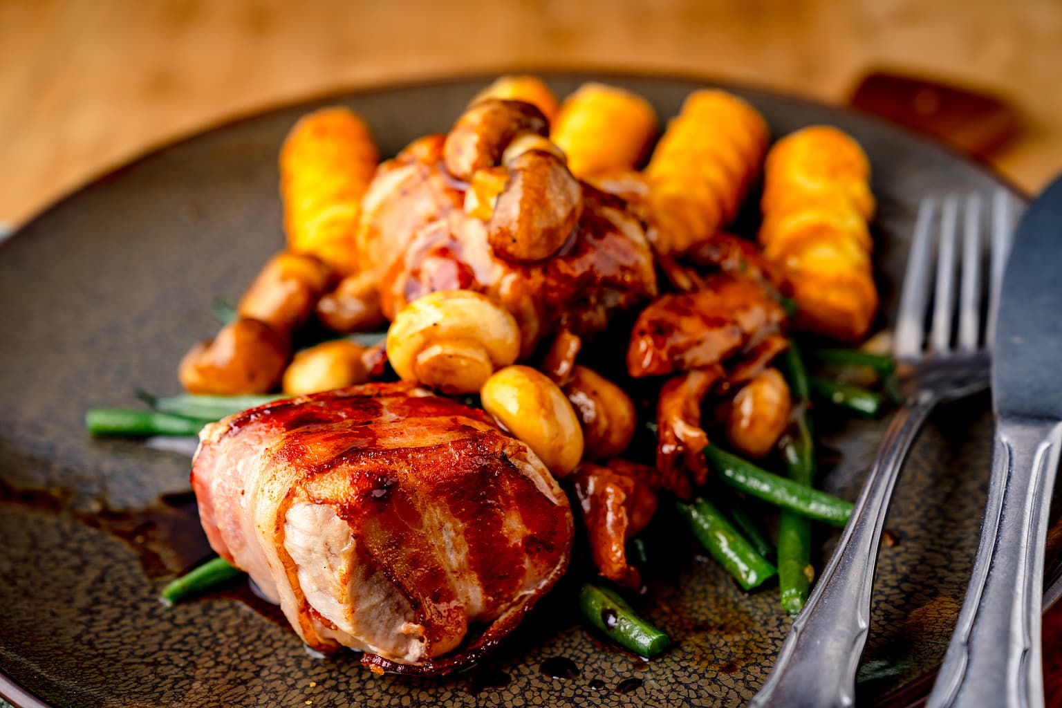 Schweinemedaillons mit Balsamicopilzen - Rezept Gernekochen.de