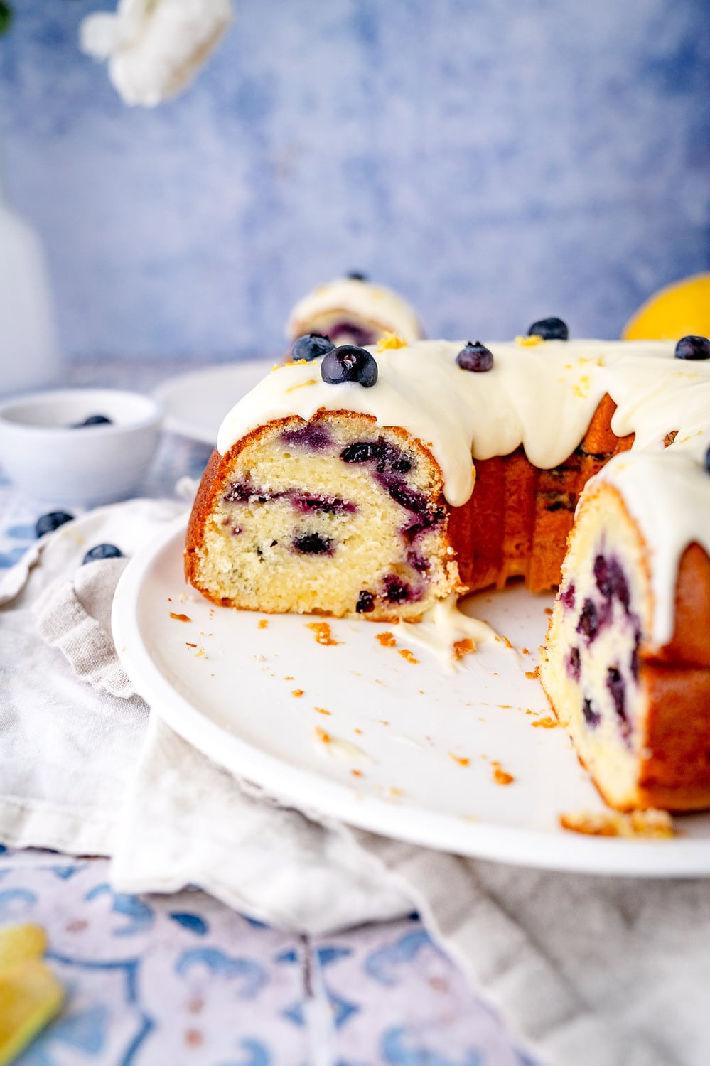 Probiert den Zitronen-Blaubeer-Gugelhupf für euren nächsten Brunch.