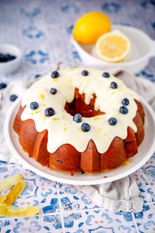 Zitronen-Blaubeere-Gugelhupf