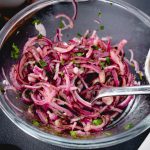 türkischer Zwiebelsalat