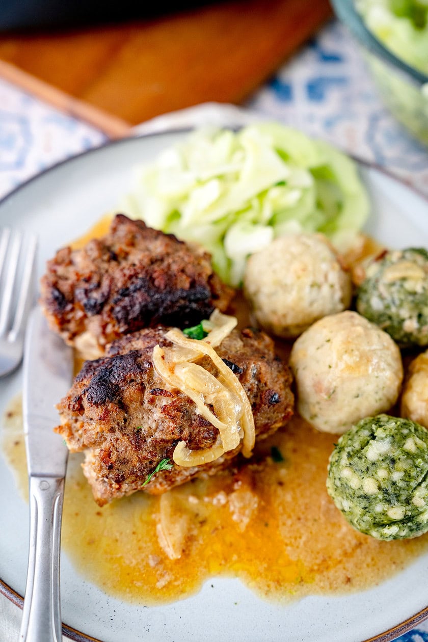 Saftige Hackrouladen - Rezept von Gernekochen.de