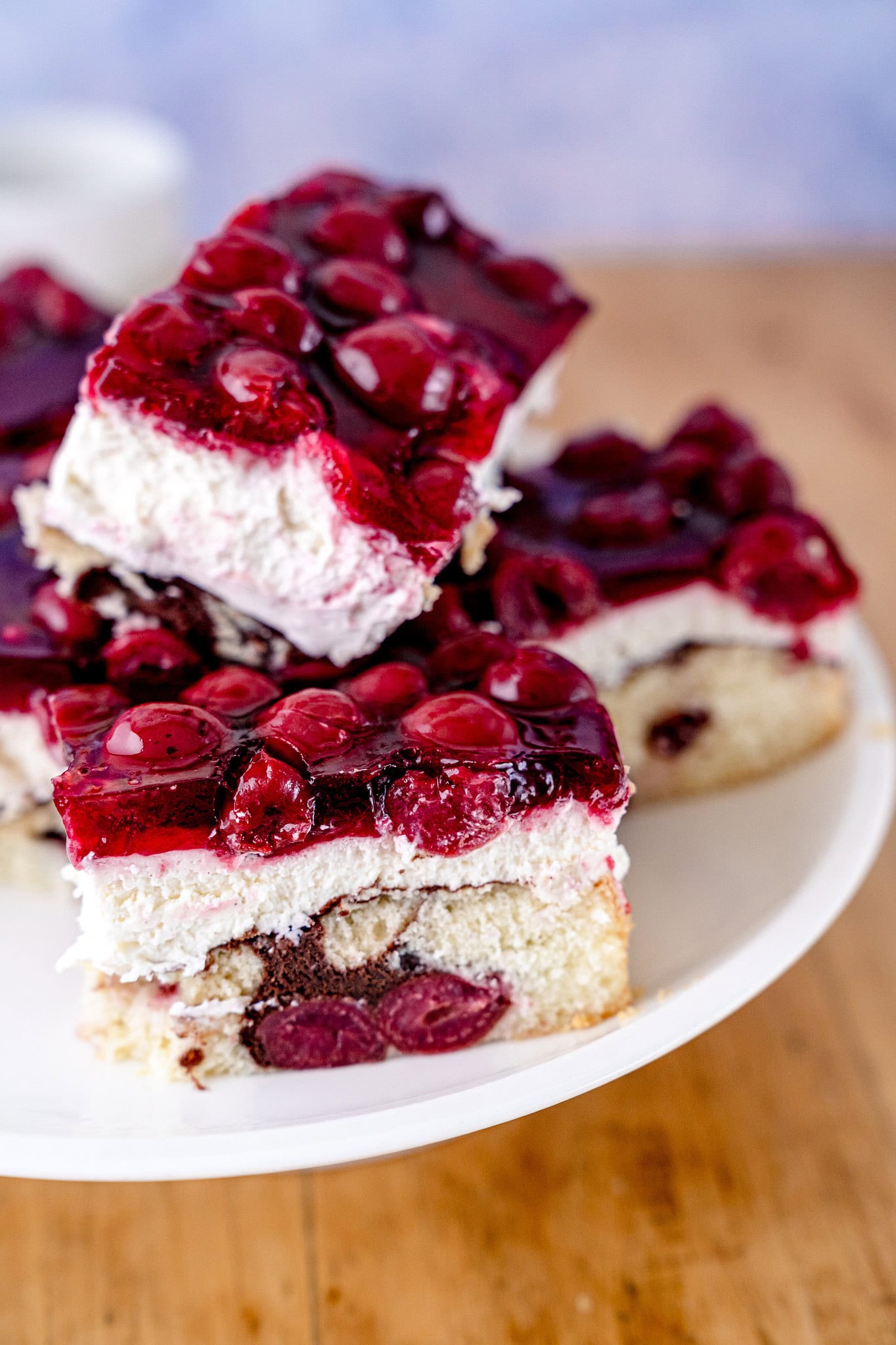 Saftiger Kirsch-Blechkuchen - Rezept von Gernekochen.de Saftiger Kirsch-Blechkuchen - Rezept von Gernekochen.de