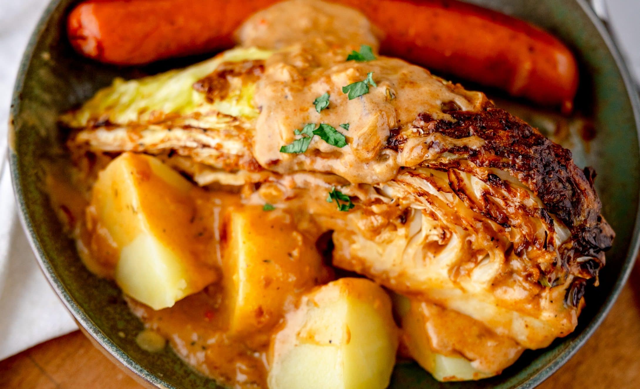 Gebratener Spitzkohl mit Parmesansauce