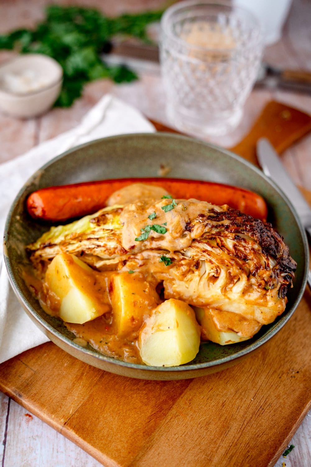 Gebratener Spitzkohl in Parmesansauce