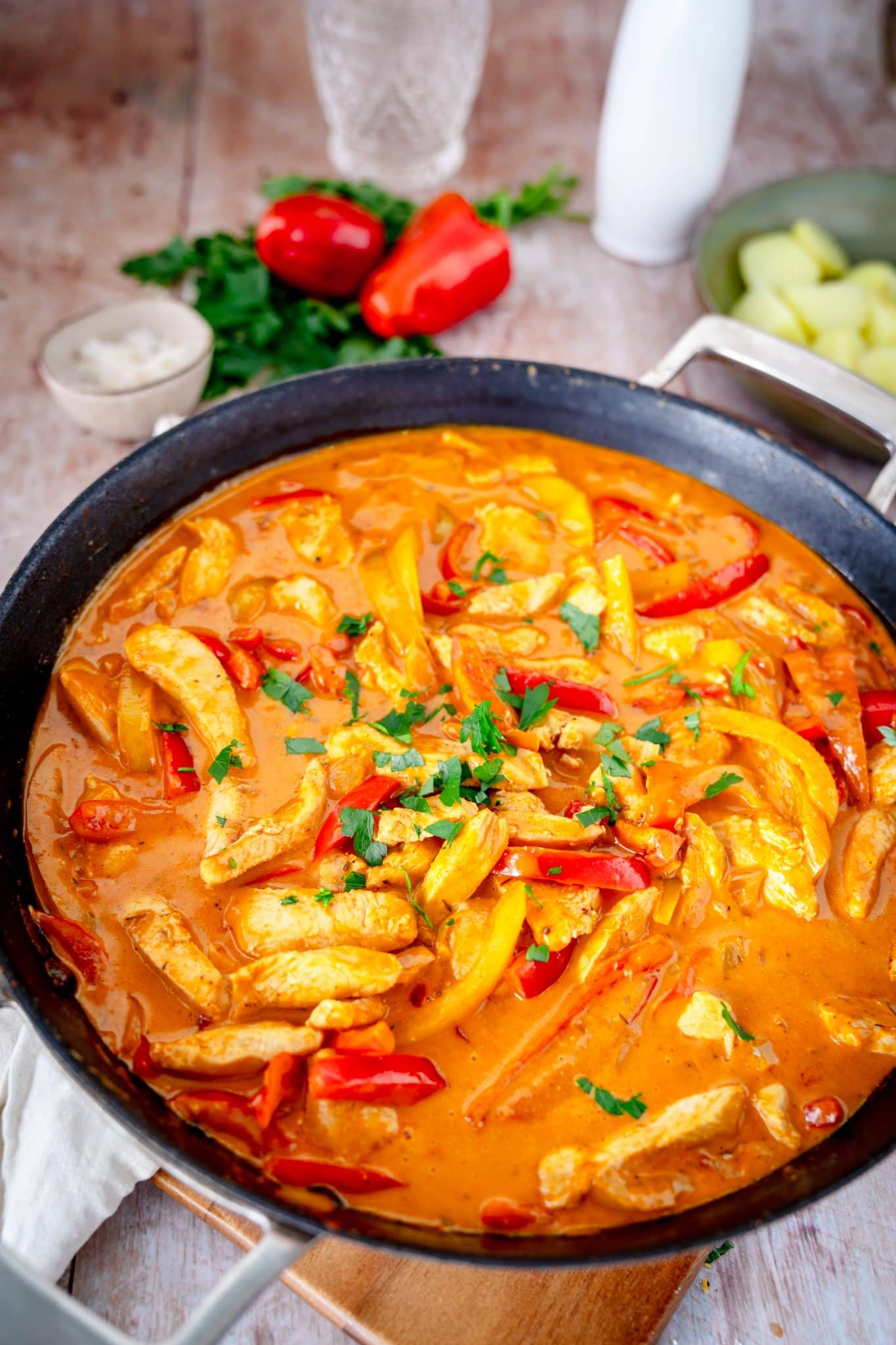 Paprika-Rahm-Geschnetzeltes ohne Fix -Rezept von Gernekochen.de