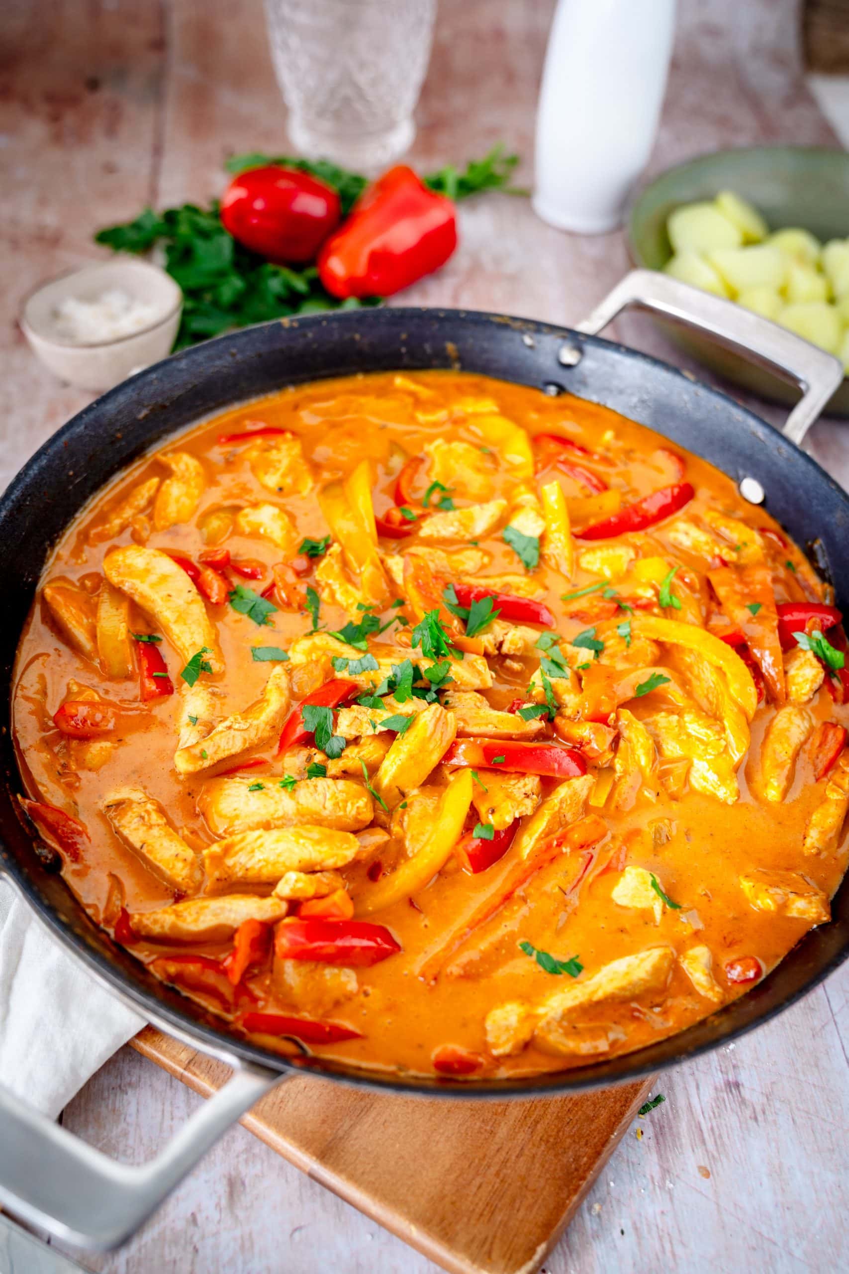 Paprika-Rahm-Geschnetzeltes ohne Fix -Rezept von Gernekochen.de Paprika-Rahm-Geschnetzeltes ohne Fix -Rezept von Gernekochen.de