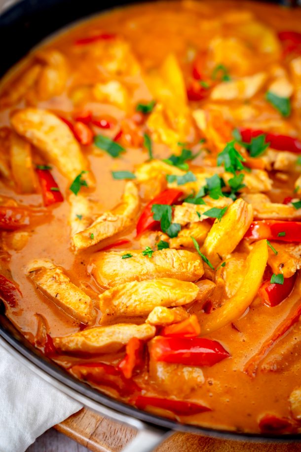 Paprika-Rahm-Geschnetzeltes ohne Fix -Rezept von Gernekochen.de Paprika-Rahm-Geschnetzeltes ohne Fix -Rezept von Gernekochen.de