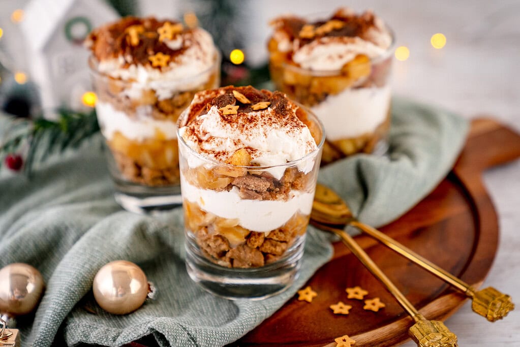 Geschichtetes Bratapfel Nachtisch