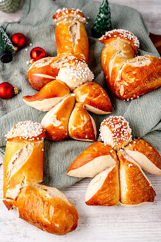 Laugengebäck Lausebengel Nikolausstiefel Weihnachtsfrühstück