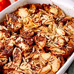 Geröstete Apfelkuchen mit Mandeln, saftig und lecker.