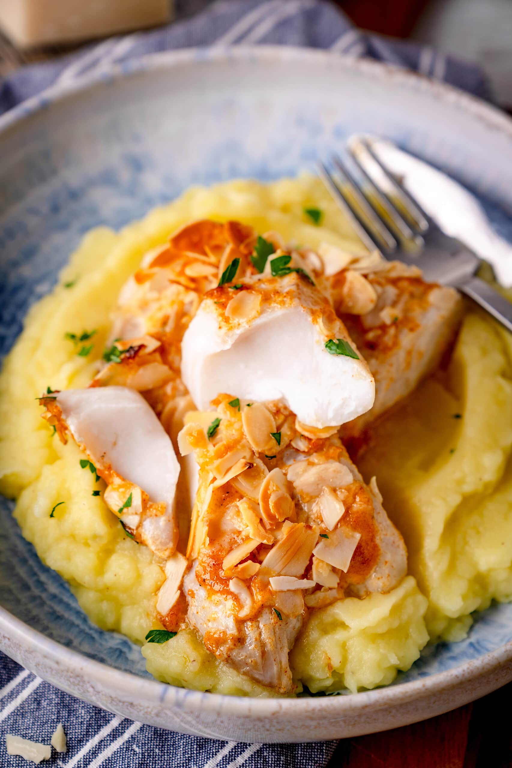 Knuspriger Schellfisch aus der Heißluftfritteuse mit Parmesan-Mandel-Kruste