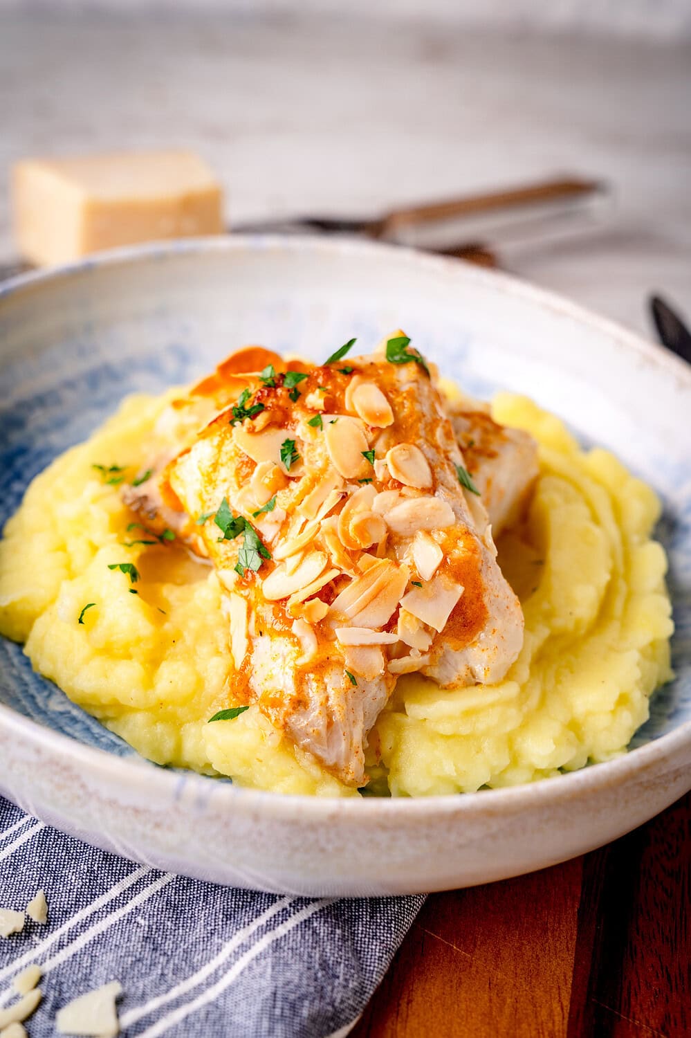 Knuspriger Schellfisch aus der Heißluftfritteuse mit Parmesan-Mandel-Kruste