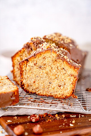 Saftiger Nusskuchen nach Mama Kastenform mit Nussstreuseln