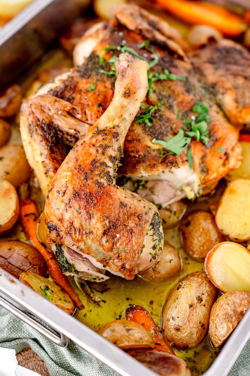 Ofenhähnchen vom Blech mit Bärlauchbutter