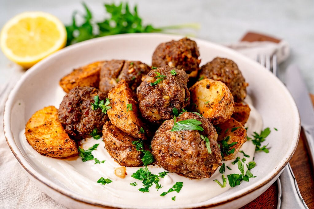 Köfte meatballs with baked potatoes from the hot air fryer